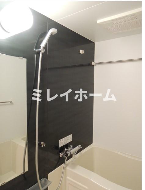 バス・シャワールーム　同建物内、別のお部屋の参考写真になります。