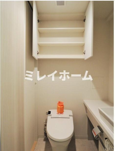 トイレ　同建物内、別のお部屋の参考写真になります。