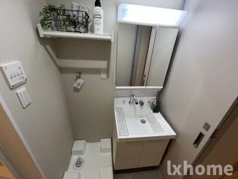 洗面設備　使いやすい独立洗面台です