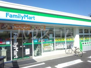 コンビニ　ファミリーマート伊豆の国四日町店（コンビニ）まで530m