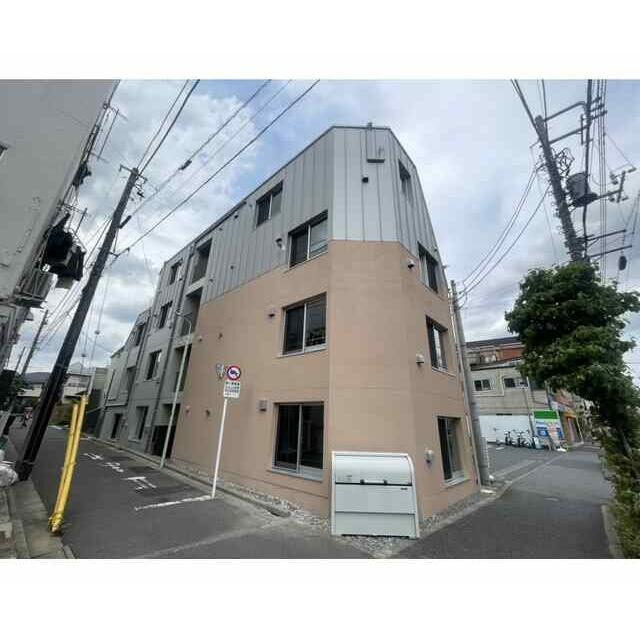 建物外観　鉄筋コンクリート造のがっちりとした建物。
