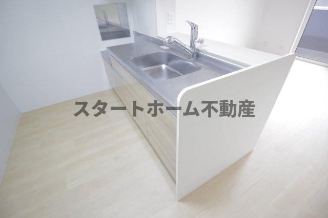 ＪＲ高徳線 徳島駅 バス乗車時間：28分 最寄りバス停で下車 徒歩15分 3階建 築11年のキッチン写真
