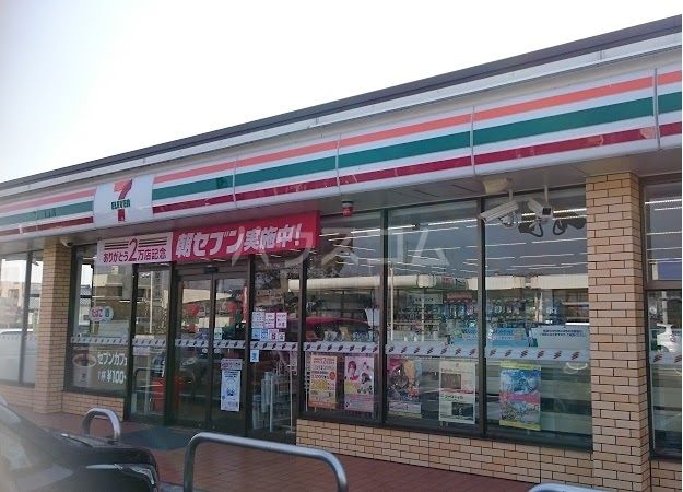 コンビニ　セブン-イレブン四日市生桑町店（コンビニ）まで996m
