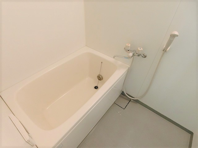 バス・シャワールーム　写真は同建物の別部屋を参考に掲載しております。