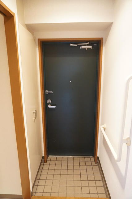 玄関　【参考画像】同物件・他号室の写真です。