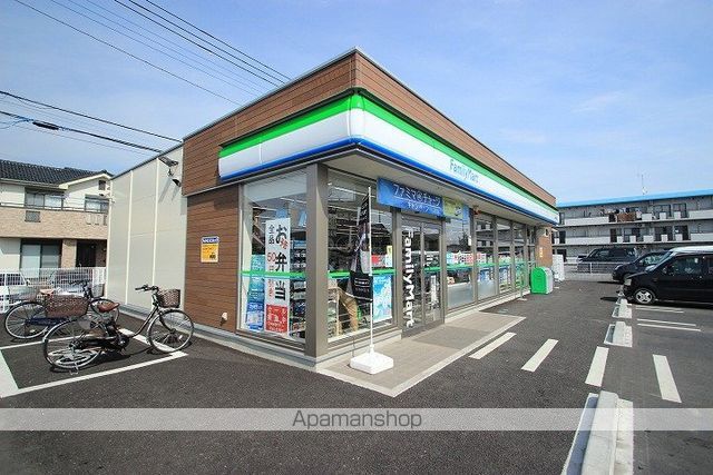 コンビニ　ファミリーマート（コンビニ）まで491m