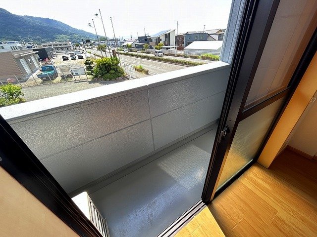 バルコニー　開放的で明るい空間を演出してくれるバルコニーです