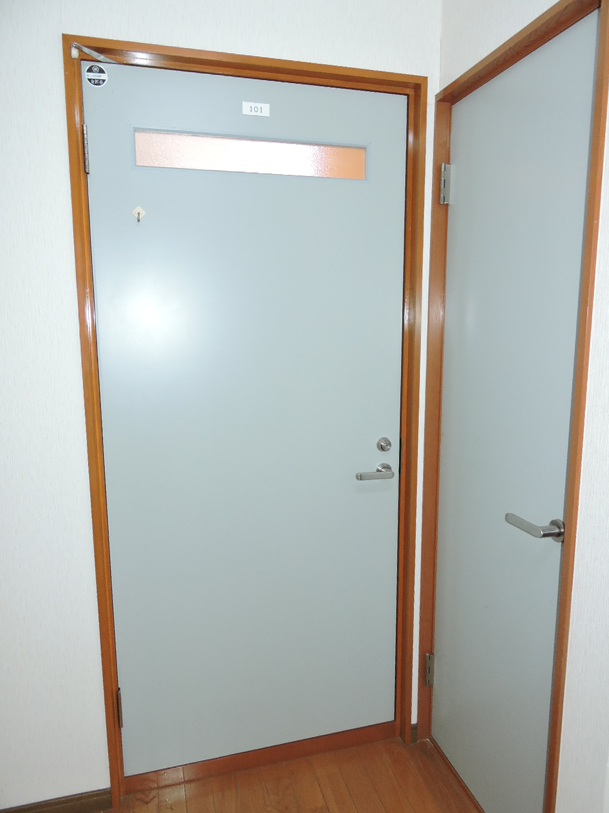 その他　（右側は物置）