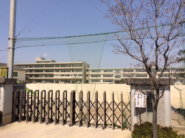 小学校　渋川市立古巻小学校（小学校）まで812m