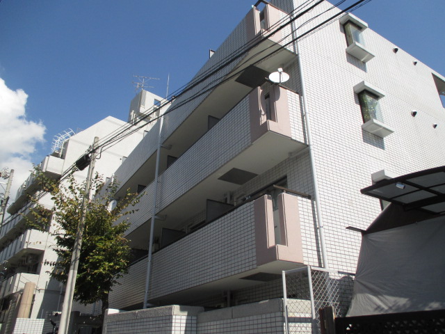 【神戸市灘区岩屋中町のマンションの建物外観】