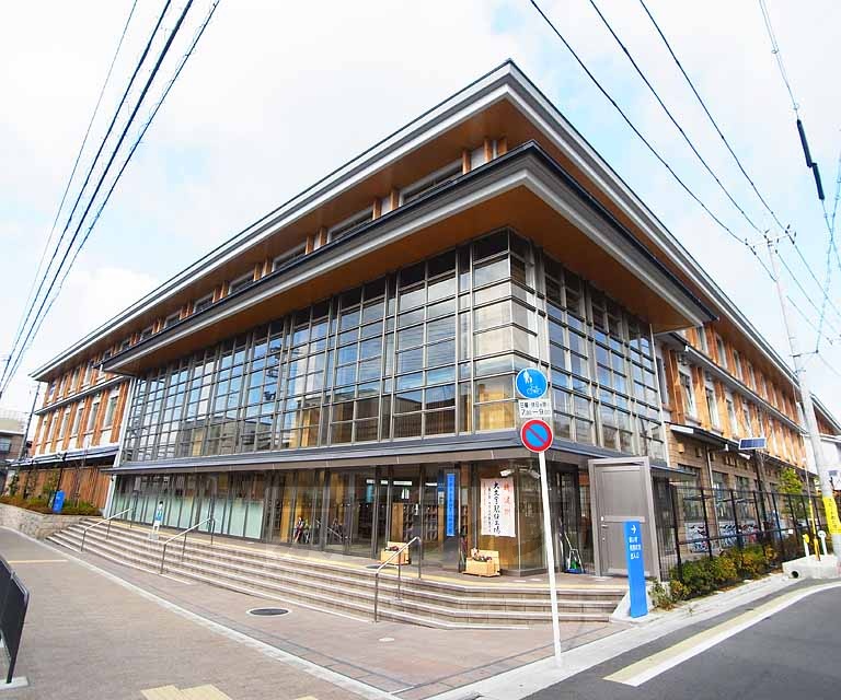 【京都市東山区本池田町のマンションの小学校】