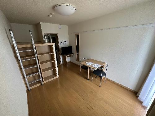 居室・リビング　1階はフローリング床となります