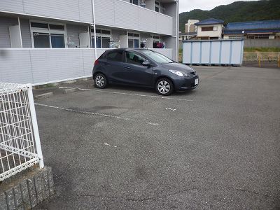 駐車場　エントランス