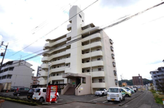 【松山市福音寺町のマンションの建物外観】