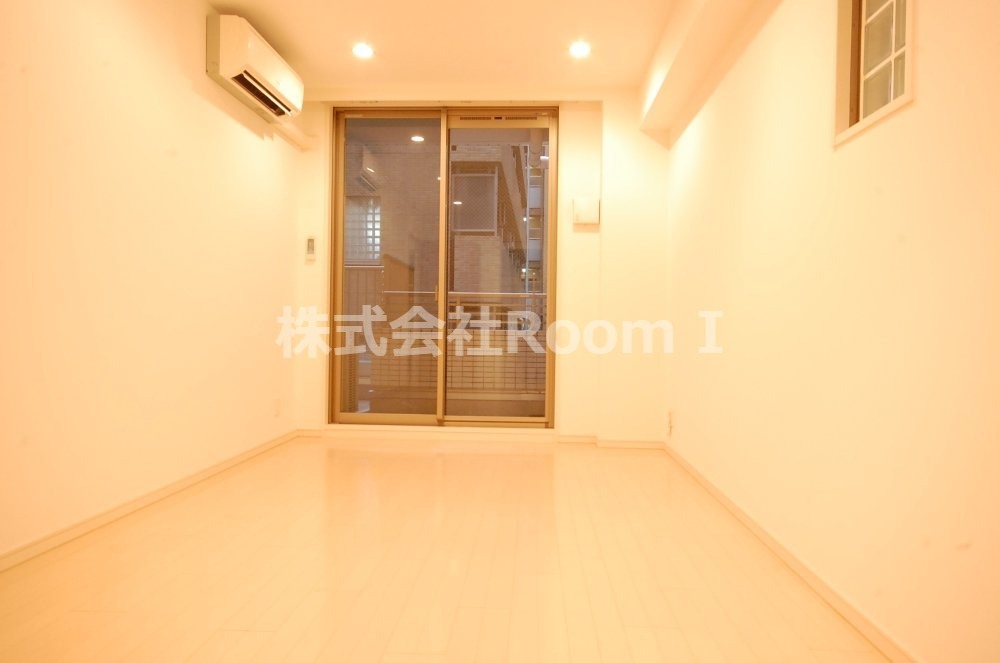 居室・リビング　こちらの居間で趣味の時間をお楽しみください