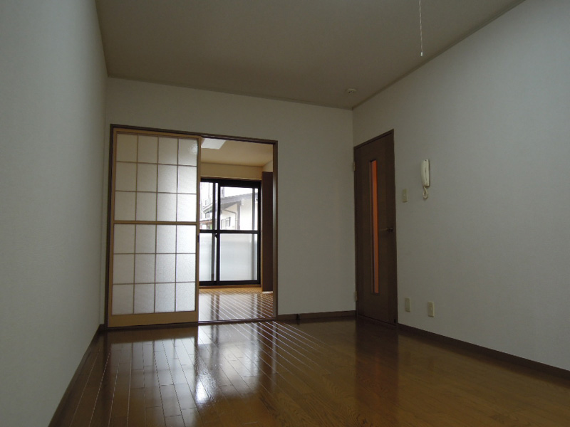 エスティコート川元の居間写真