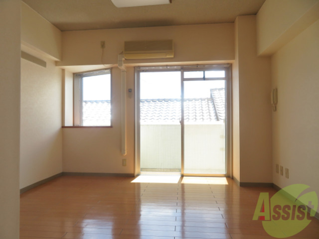 その他部屋・スペース　フローリングなので、ベッドも置けちゃいます。