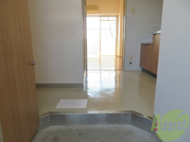 玄関　玄関の様子です。明るい印象ですね。気分もあがりそう。