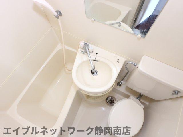 バス・シャワールーム　落ち着いた空間のお風呂です