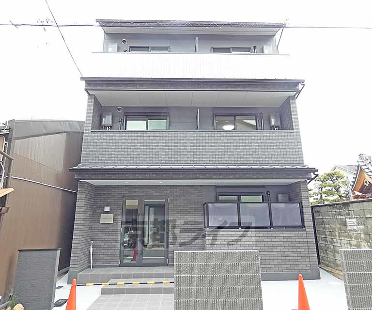 京都市上京区西熊町のマンションの建物外観
