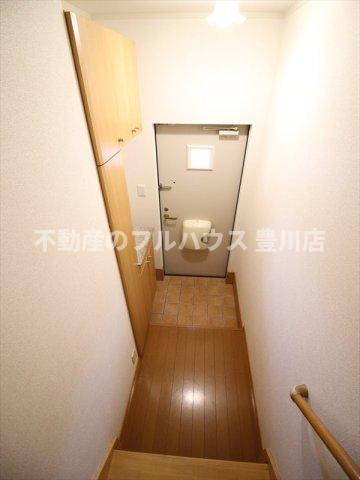 玄関　写真は別室・同型タイプ