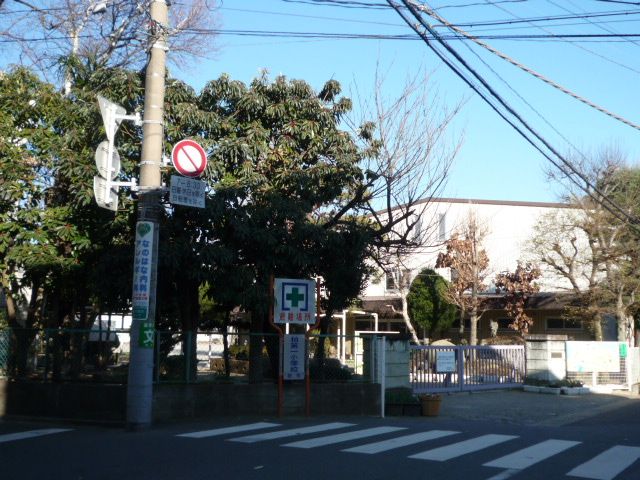 小学校　市立柏第一小学校（小学校）まで590m
