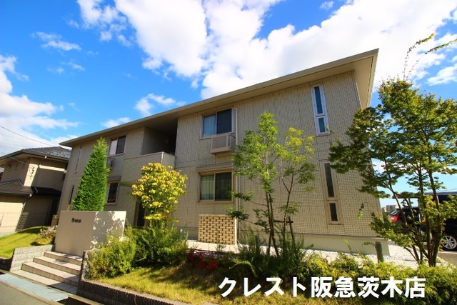茨木市彩都やまぶきのマンションの建物外観