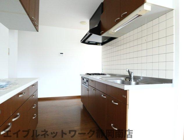 【静岡市駿河区登呂のマンションのキッチン】