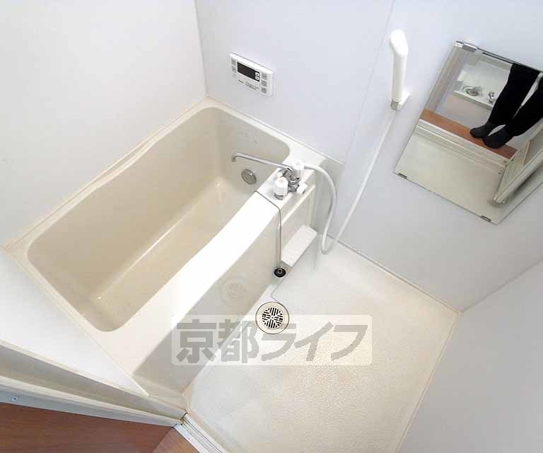 バス・シャワールーム　とても綺麗な浴槽です。