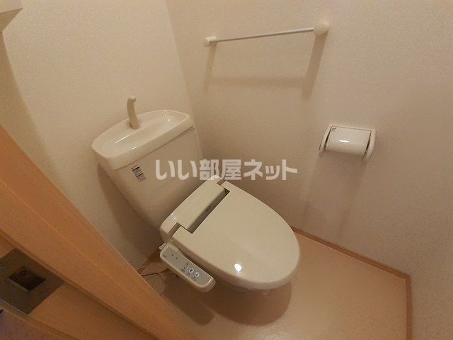 【八幡市八幡小松のマンションのトイレ】
