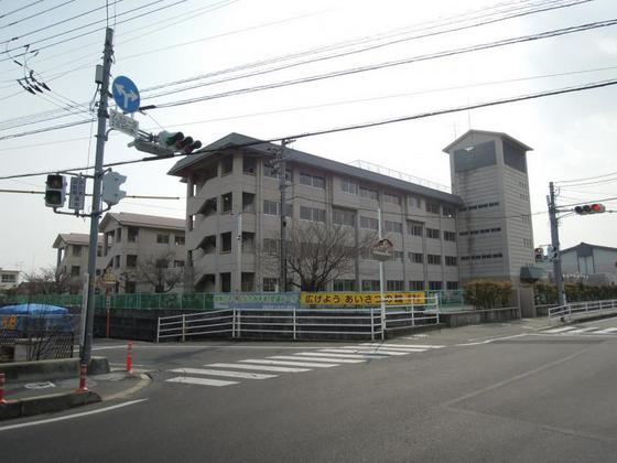 【岡山市北区延友のアパートの小学校】