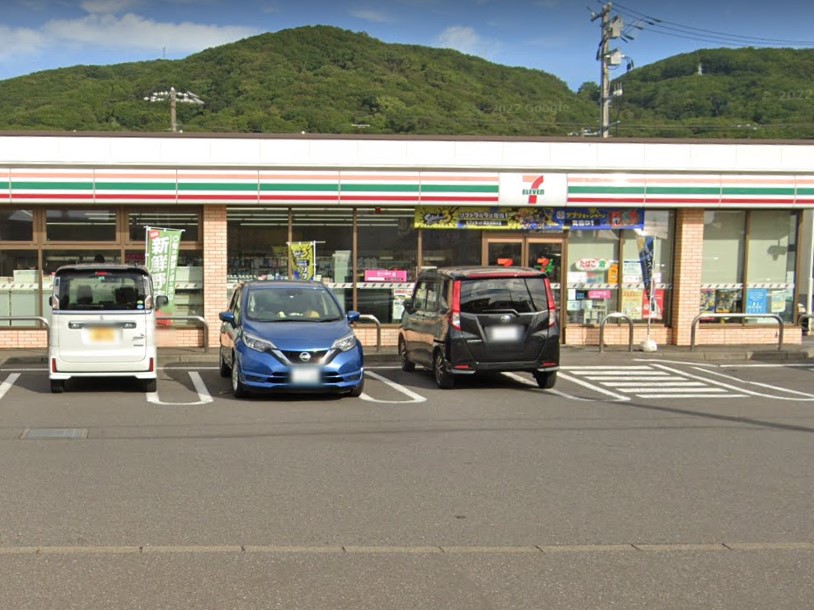 コンビニ　セブン-イレブン 登別若草町店（コンビニ）まで560m
