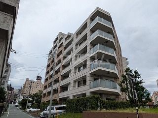 三島市一番町のマンションの建物外観