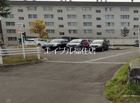 【札幌西月寒団地6号棟の駐車場】