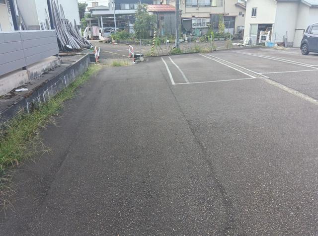 【メゾネットよつばの駐車場】