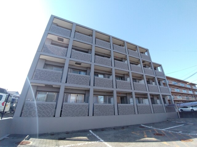 三田市横山町のマンションの建物外観