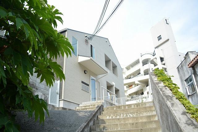建物外観　ひっそりした場所の建物です。
