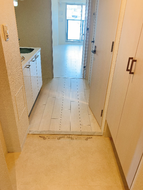 玄関　違うお部屋の写真です。ご参考までに