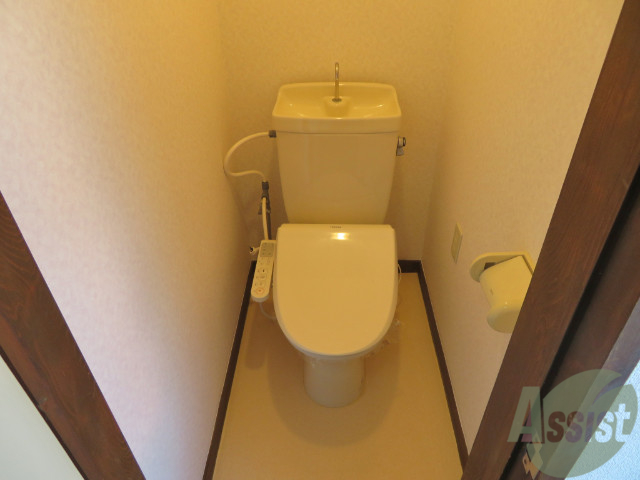トイレ　トイレはこちらウォシュレット付きでうれしいですね