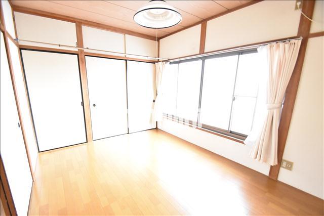 居室・リビング　日当たりの良いお部屋です