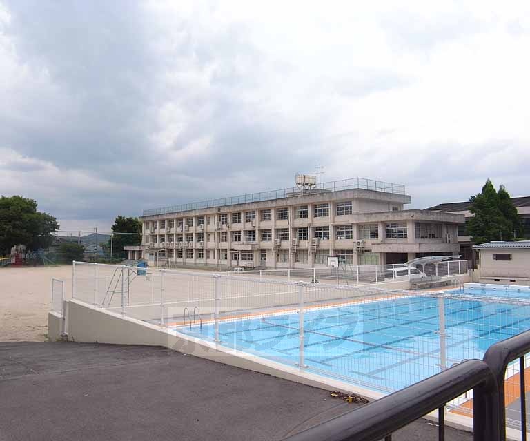 【綴喜郡井手町大字井手のアパートの小学校】