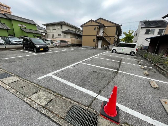 【サンテラス長浜七番館の駐車場】