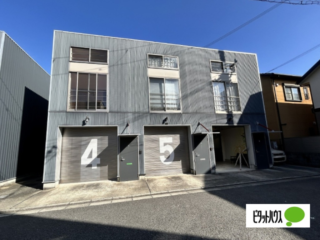 ＧＡＲＡＧＥＨＯＵＳＥ　ＲＥＧＡの建物外観