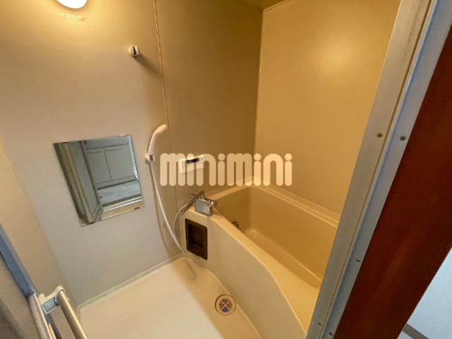 バス・シャワールーム　ウォシュレット付きトイレです。