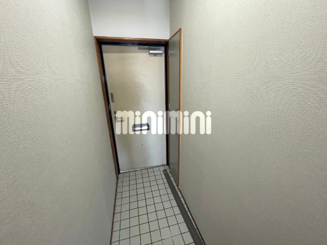 玄関　独立洗面台ございますので身支度もらくらくです♪