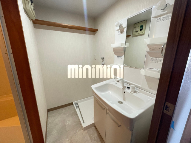 洗面設備　独立洗面台ございますので身支度もらくらくです♪