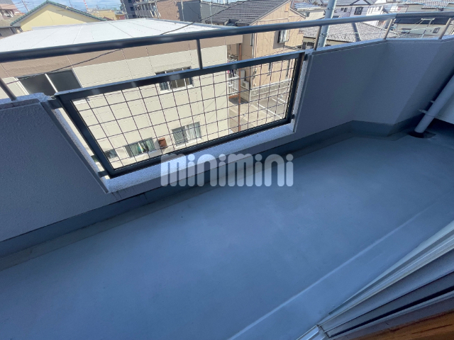 バルコニー　東向きで夏は涼しいです♪