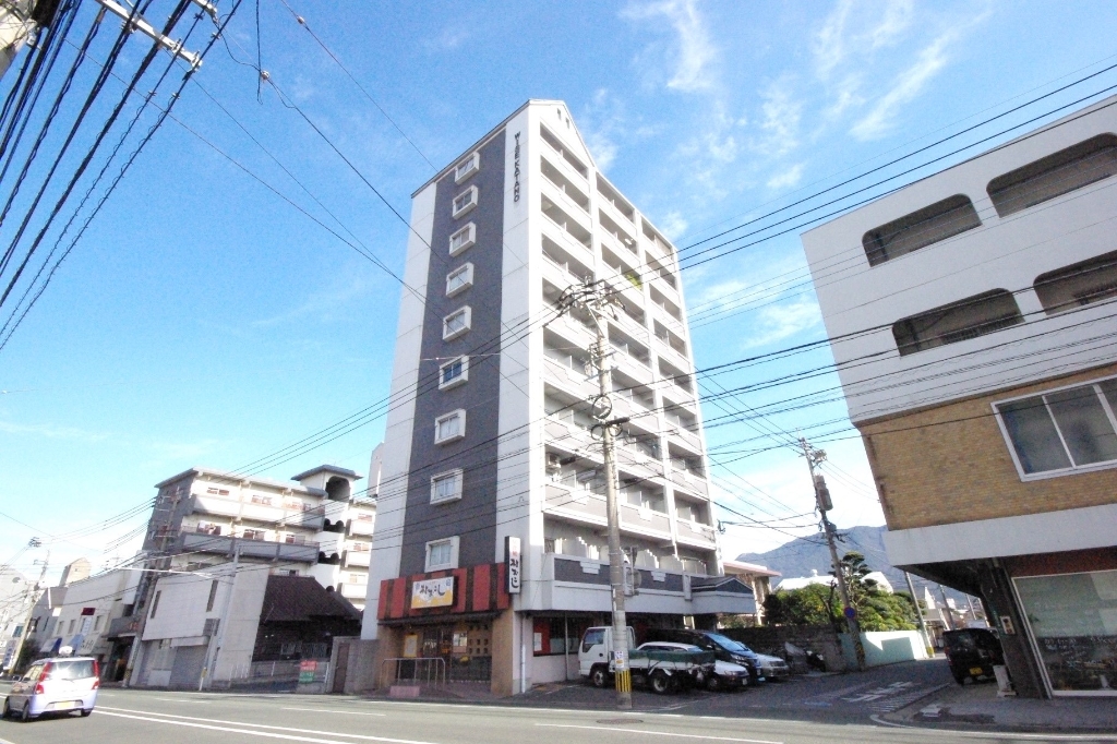 建物外観　☆★ １Ｆには居酒屋さん…食事にもオススメですヨ！ ★☆