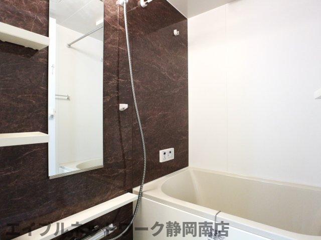 ＪＲ東海道本線 静岡駅 徒歩6分 9階建 築12年の風呂写真