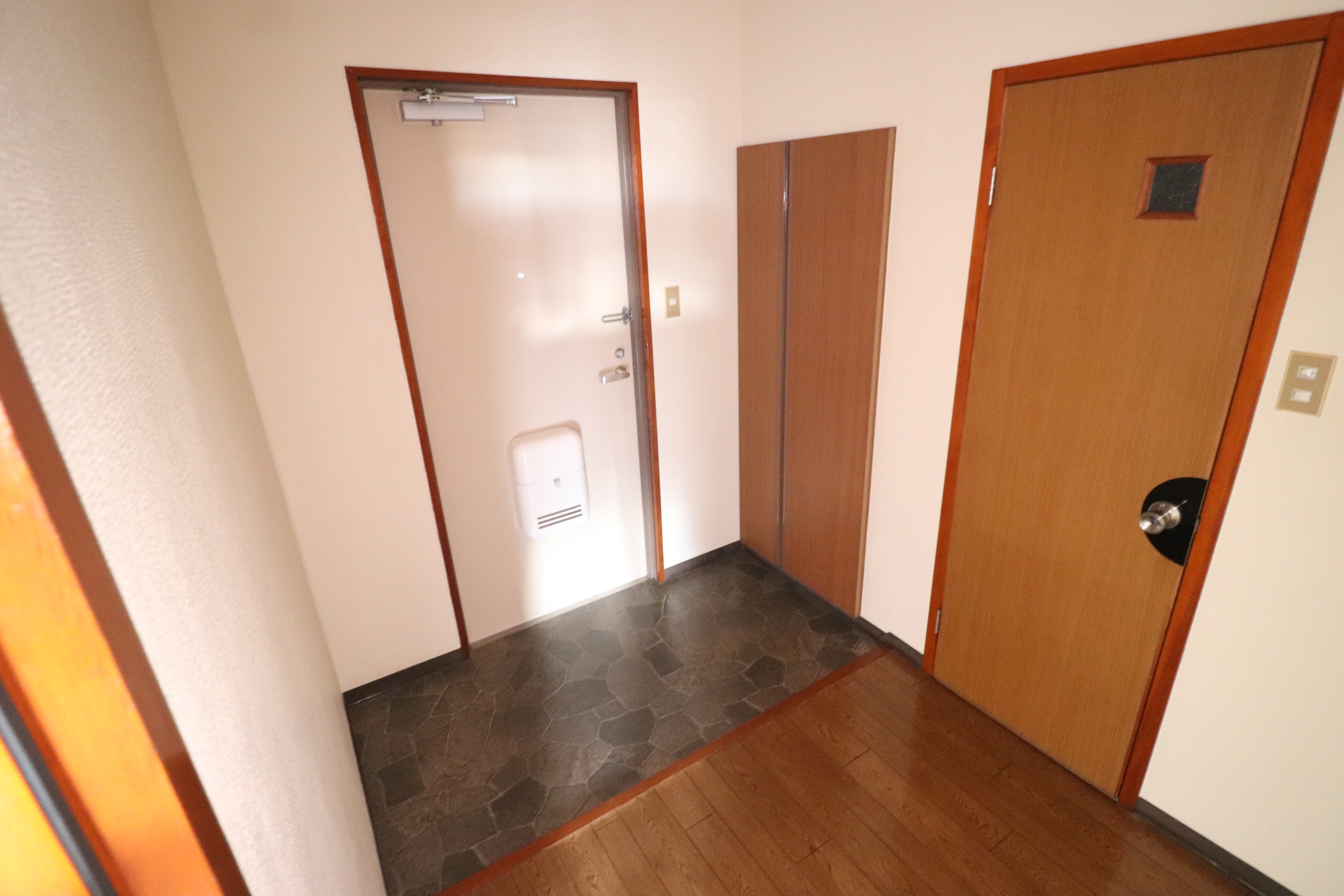 玄関　玄関開けるとこんな感じです！